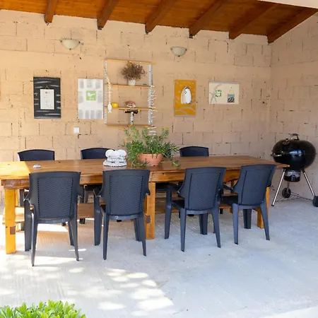 S Privatnim Bazenom Villa