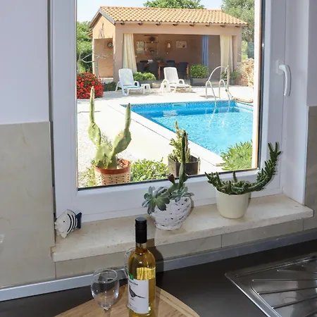 Villa S Privatnim Bazenom Ližnjan