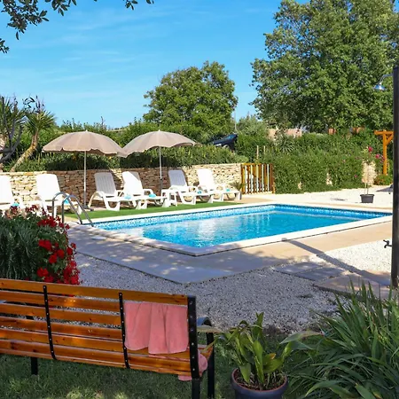 S Privatnim Bazenom Villa