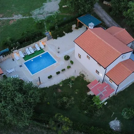 S Privatnim Bazenom Ližnjan